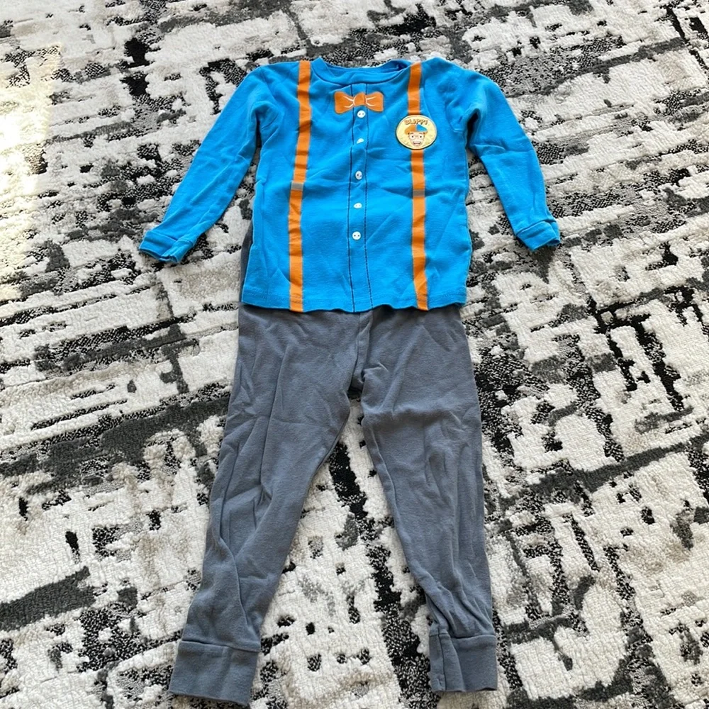 6 sets of 4t PJ’s.   There are several different brands. - Picture 8 of 13